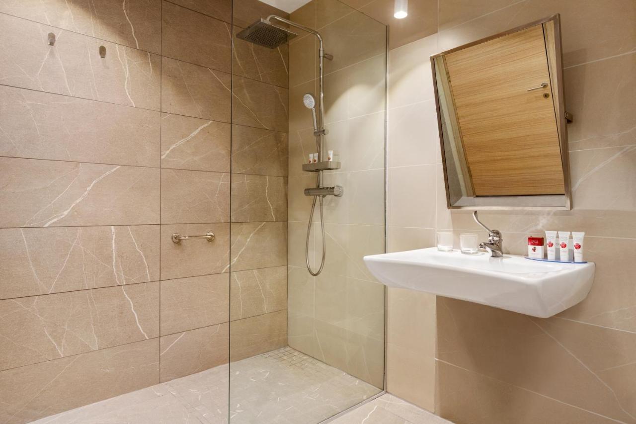 Ramada By Wyndham Targu Jiu Hotel Kültér fotó