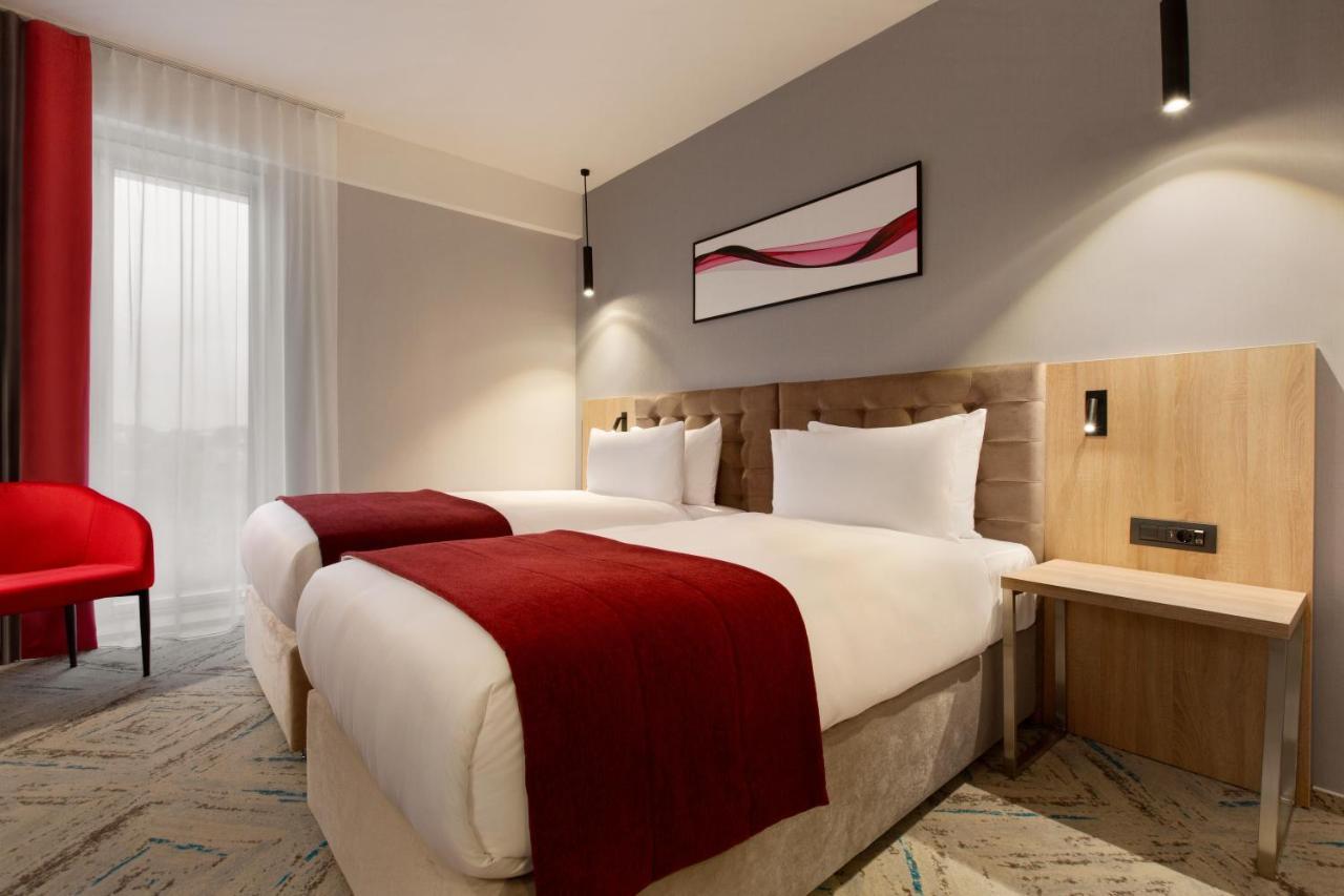 Ramada By Wyndham Targu Jiu Hotel Kültér fotó