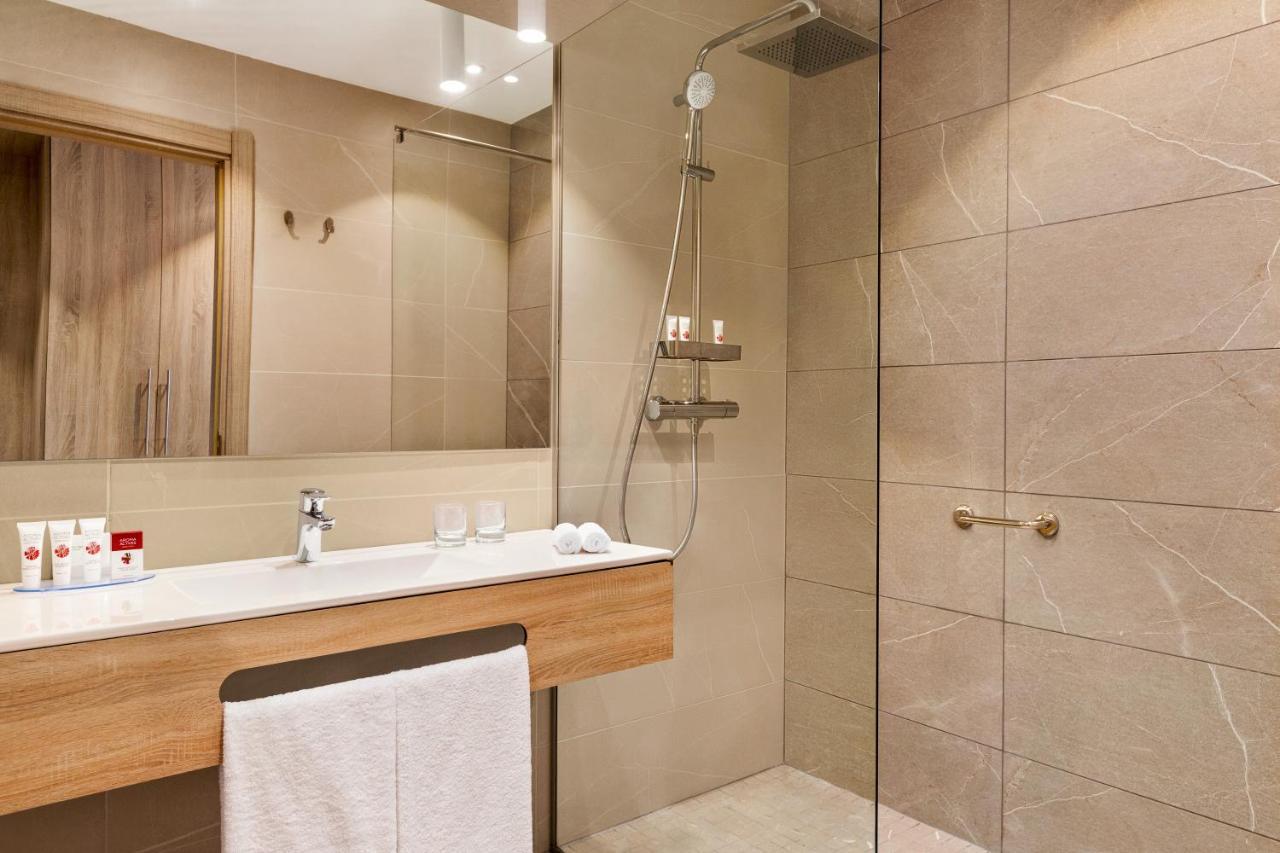 Ramada By Wyndham Targu Jiu Hotel Kültér fotó