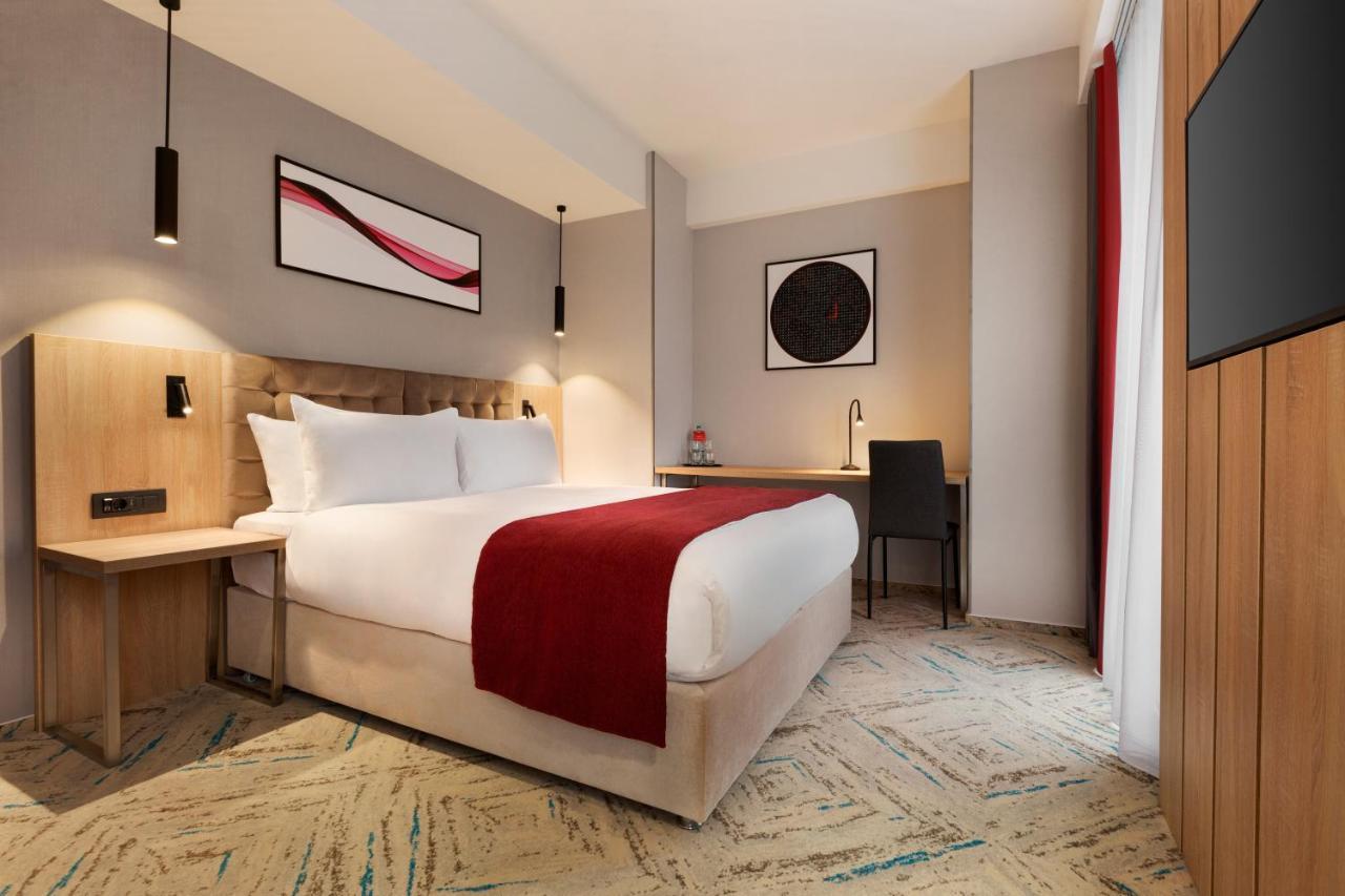 Ramada By Wyndham Targu Jiu Hotel Kültér fotó