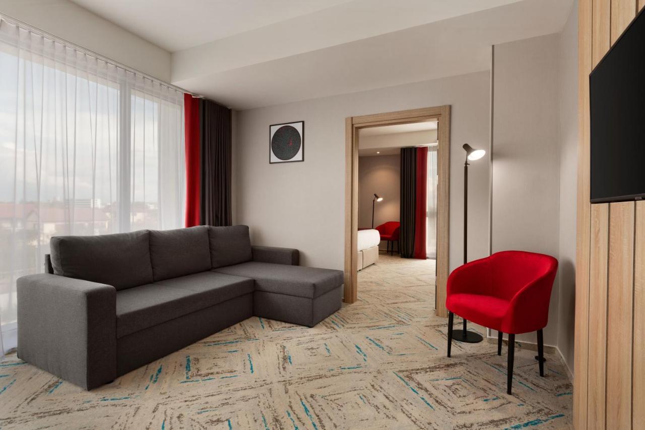 Ramada By Wyndham Targu Jiu Hotel Kültér fotó