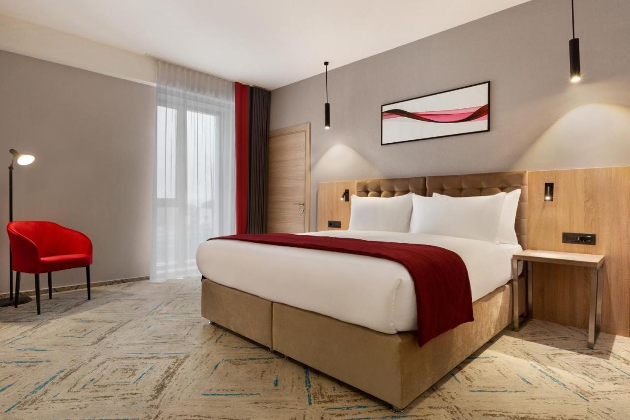 Ramada By Wyndham Targu Jiu Hotel Kültér fotó