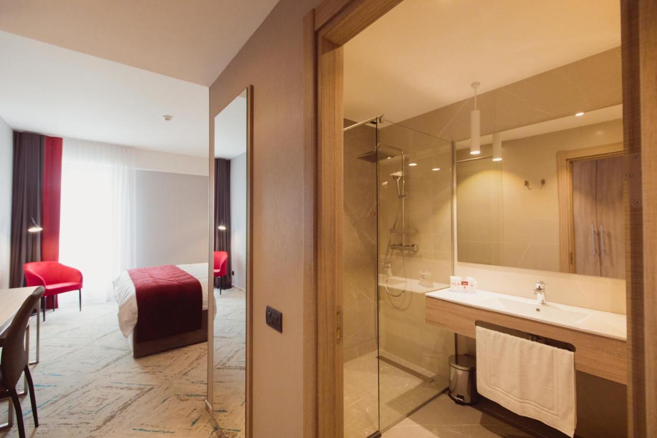 Ramada By Wyndham Targu Jiu Hotel Kültér fotó