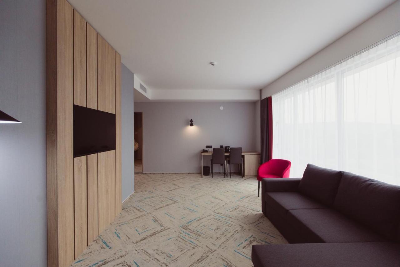 Ramada By Wyndham Targu Jiu Hotel Kültér fotó