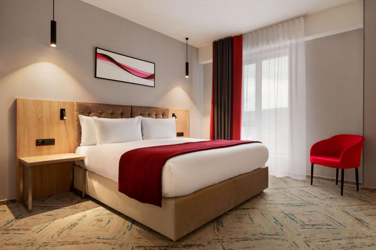 Ramada By Wyndham Targu Jiu Hotel Kültér fotó