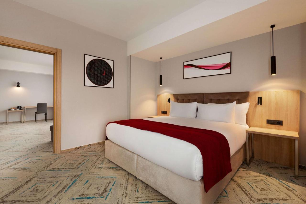 Ramada By Wyndham Targu Jiu Hotel Kültér fotó
