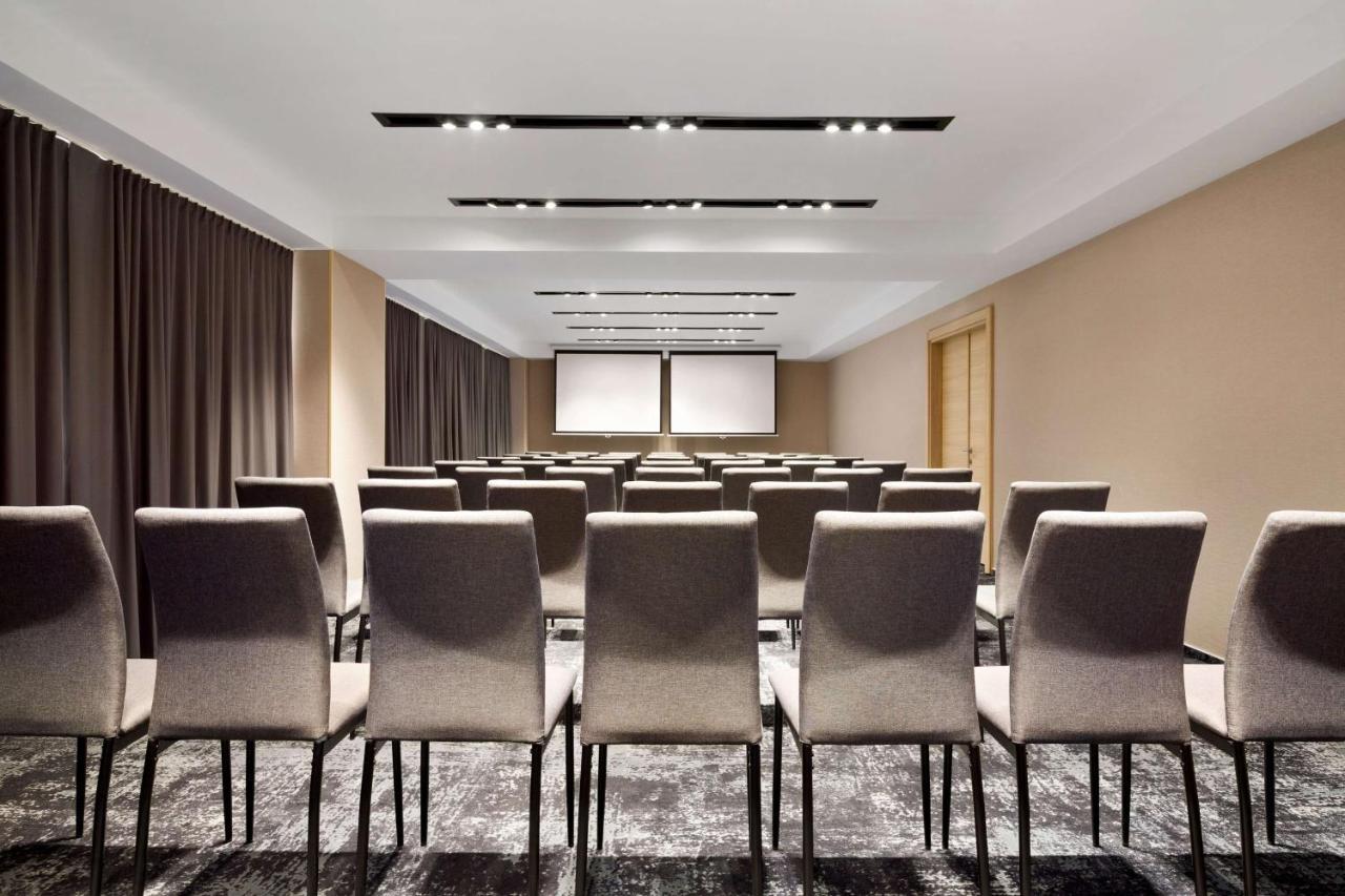 Ramada By Wyndham Targu Jiu Hotel Kültér fotó