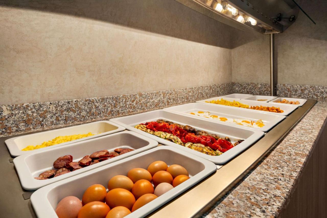 Ramada By Wyndham Targu Jiu Hotel Kültér fotó