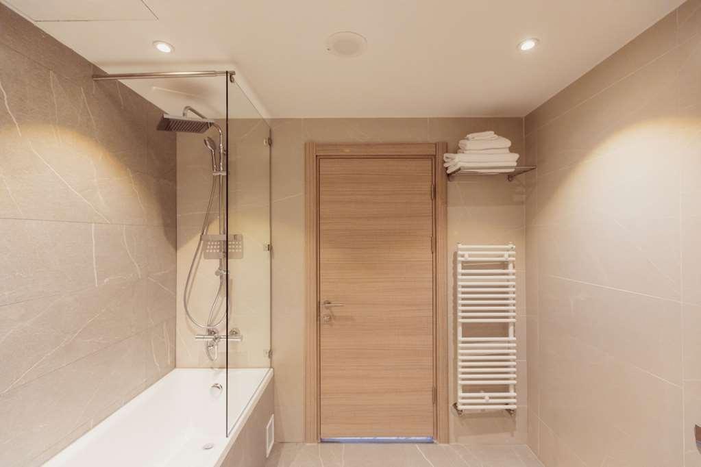 Ramada By Wyndham Targu Jiu Hotel Szoba fotó